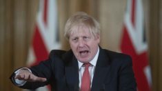 Primeiro-ministro britânico, Boris Johnson, é internado no hospital com COVID-19