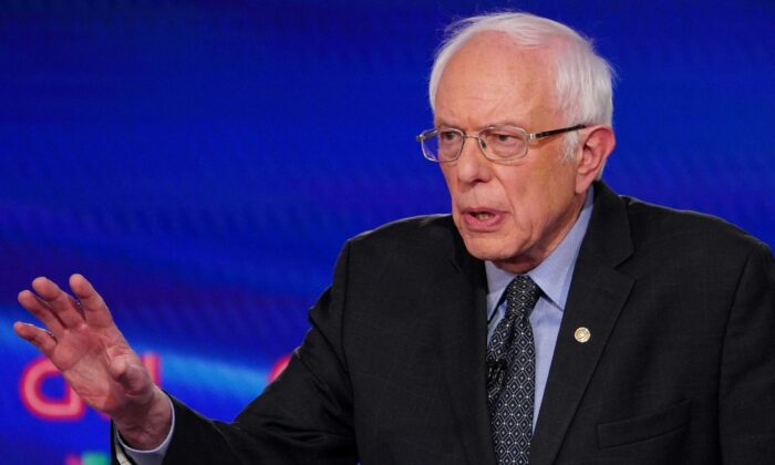 Senador Bernie Sanders, de Vermont, candidato presidencial democrata fala durante o 11º debate presidencial do Partido Democrata 2020, em Washington, em 15 de março de 2020 (Mandel Ngan / AFP via Getty Images)