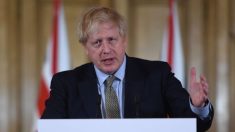 Primeiro-ministro Boris Johnson é transferido para UTI por causa da COVID-19