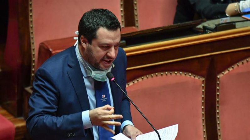 O líder do partido da Liga Italiana, Matteo Salvini, fala no Senado sobre o estado atual da crise dos coronavírus, em Roma, Itália, em 26 de março de 2020 (EFE / EPA / Alessandro Di Meo)