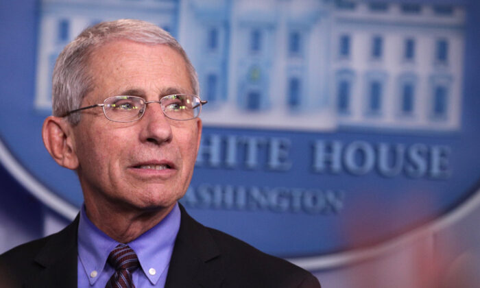 O diretor do Instituto Nacional de Alergia e Doenças Infecciosas, Dr. Anthony Fauci,  durante uma coletiva diária de coronavírus na Brady Press Briefing Room na Casa Branca em Washington em 9 de abril de 2020 (Alex Wong / Getty Images)