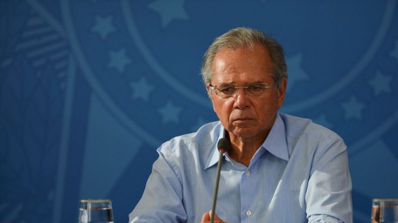 O ministro da Economia, Paulo Guedes. fala à imprensa no Palácio do Planalto (© Marcello Casal Jr/Agência Brasil)