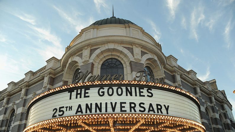 O teatro Stephen J. Ross na comemoração do 25º aniversário da Warner Bros. de "Os Goonies" em 27 de outubro de 2010 em Burbank, Califórnia (Foto de Alberto E. Rodriguez / Getty Images)