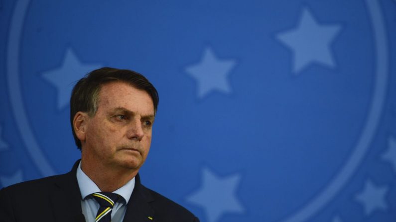 O presidente Jair Bolsonaro e o novo ministro da Saúde, Nelson Teich, durante pronunciamento no Palácio do Planalto (© Marcello Casal Jr/Agência Brasil)