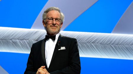 Spielberg envia comida a hospital e doa US$ 500 mil para combate a pandemia