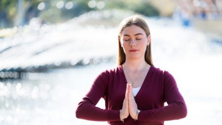 Buscando paz interior: uma meditação traz conforto em meio à pandemia