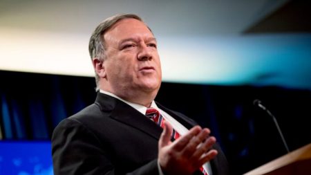 Pompeo anuncia que embaixador americano na China deixará cargo