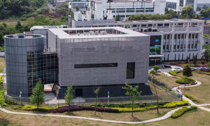 Vista aérea do laboratório P4 no Instituto de Virologia Wuhan em Wuhan, na província central de Hubei, na China, em 17 de abril de 2020 (Hector Retamal / AFP / Getty Images)