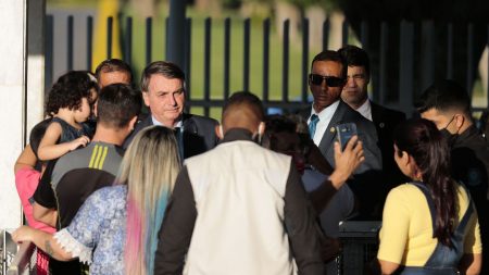 Bolsonaro diz que agressão a jornalistas deve ser punida