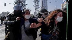 Dia do Trabalhador tem confusão em protestos e prisão de jornalistas no Chile