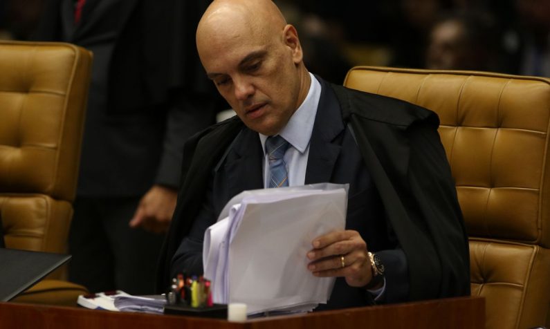 Moraes multa X em R$700 mil por não excluir posts chamando Lira de “estuprador” imediatamente