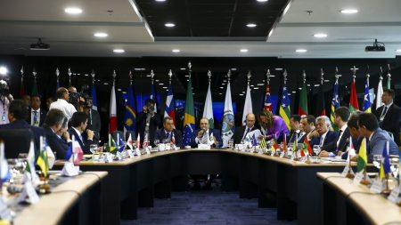 Governadores discutem pauta de reunião com presidente amanhã