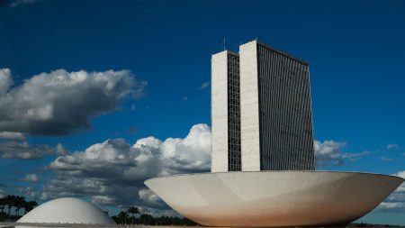 Câmara pode votar hoje proposta que adia eleições deste ano