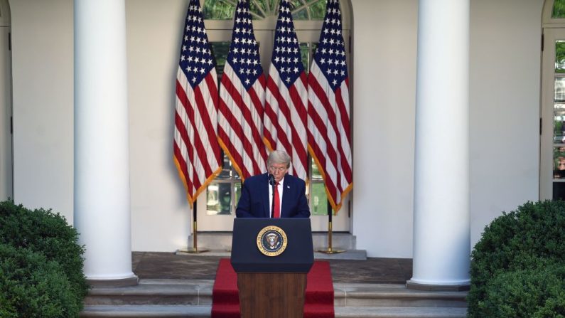 O presidente dos EUA, Donald Trump, fala durante o evento do Dia Nacional de Oração no Jardim de Rosas da Casa Branca, em Washington, DC, em 7 de maio de 2020 (Foto: BRENDAN SMIALOWSKI / AFP via Getty Images)