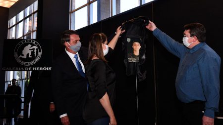 Bolsonaro inaugura Galeria de Heróis do Programa Vigia