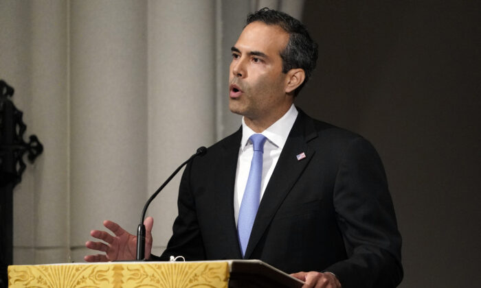 George P. Bush faz um elogio durante o funeral do ex-presidente George H.W. Bush na Igreja Episcopal de St. Martin, em Houston, Texas, em 6 de dezembro de 2018 (David J. Phillip-Pool / Getty Images)