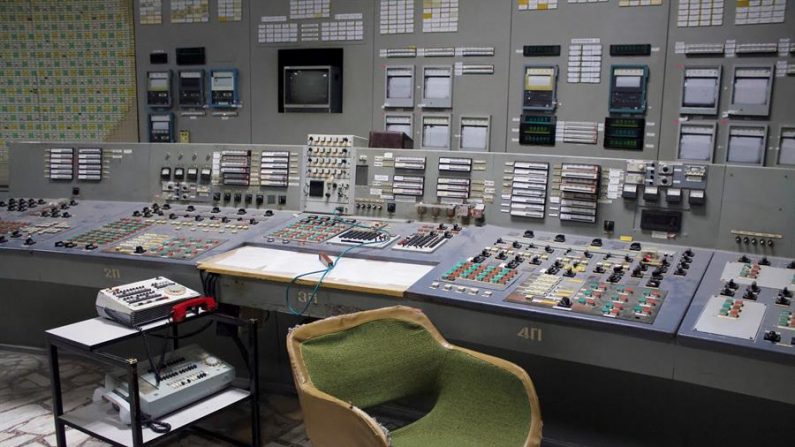 Detalhe da sala de controle número 3 da usina nuclear de Chernobyl, na Ucrânia (EFE / Nadjejda Vicent)