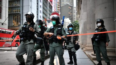 Reino Unido urge que Pequim recue à medida que o regime pressiona pelo controle de Hong Kong