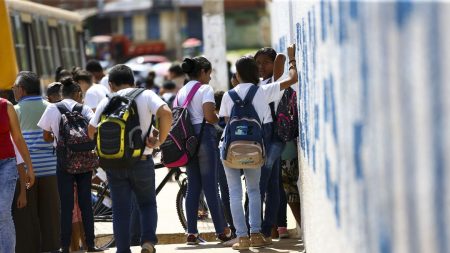 Fiocruz lança manual para reabertura segura das escolas