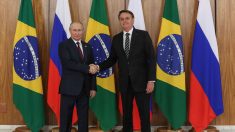 Bolsonaro conversa com Putin sobre cooperação na área de saúde