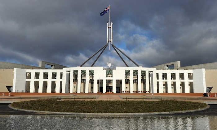 A bandeira nacional australiana hasteada sobre a Casa do Parlamento em Canberra nesta imagem de arquivo (Torsten Blackwood / AFP / Getty Images)