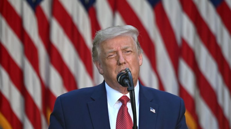 O presidente dos Estados Unidos, Donald Trump, em uma conferência de imprensa no Jardim de Rosas da Casa Branca, em Washington, DC, em 14 de julho de 2020 (JIM WATSON / AFP via Getty Images)