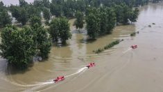 Milhares estão presos enquanto autoridades chinesas descarregam águas pluviais em aldeias submergindo-as