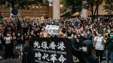 Hong Kong condena 14 dissidentes usando a lei de segurança nacional
