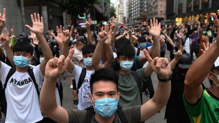 Primeiro protesto em Hong Kong sob lei de segurança tem saldo de 370 detidos