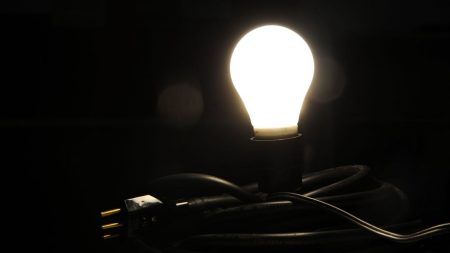 Procon multa Enel em R$ 10,2 milhões por problemas em contas de luz