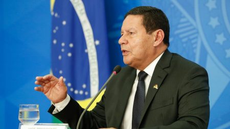 Mourão diz que posição do governo não é por uma Constituinte