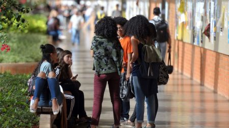 MEC anuncia repasse de R$ 200 milhões para universidades e institutos