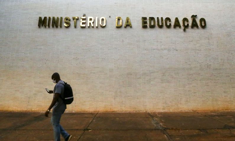 Governo lança Pé-de-meia “licenciatura” e promete bolsas de pelo menos R$ 500 para estudantes virarem professores