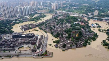 Autoridades chinesas alertam que pior ainda está por vir após enchentes atingirem novas máximas