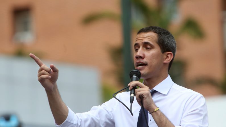 Juan Guaidó, presidente em comando da Venezuela, fala no final de um comício perto de DGCIM como parte do 208º aniversário da declaração de independência da Venezuela em 5 de julho de 2019 em Caracas, Venezuela (Edilzon Gamez / Getty Images)