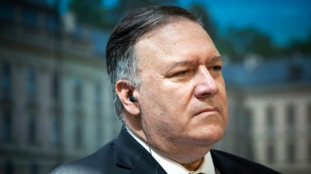 Pompeo acredita que poder econômico torna China mais temível do que URSS