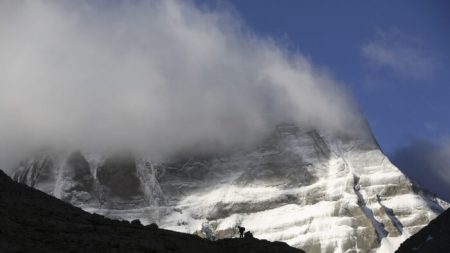 China constrói local de mísseis em lago sagrado reverenciado por centenas de milhões na Índia