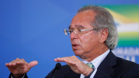 Decisão sobre despesas públicas é da classe política, diz Guedes