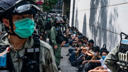 Legislador pró-democracia de Hong Kong cria organização para apoiar ativistas presos