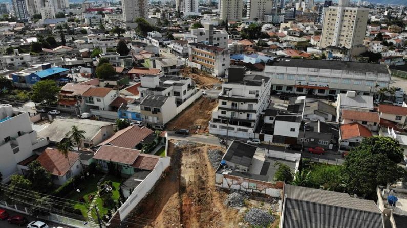 Fotografia cedida pelo FONPLATA que mostra a construção de um de seus empreendimentos em uma avenida de Itajaí (EFE / FONPLATA)