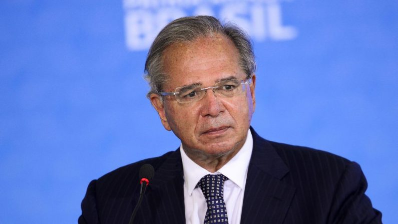 O ministro da Economia, Paulo Guedes, durante cerimônia alusiva à marca de 100 milhões de poupanças sociais digitais Caixa (© Marcelo Camargo/Agência Brasil)