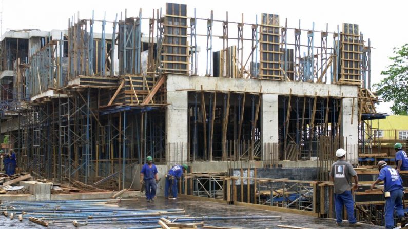 Trabalhadores da construção civil (© Antonio Cruz/Agência Brasil)