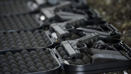 Governo zera alíquota de imposto de importação de revólver e pistola