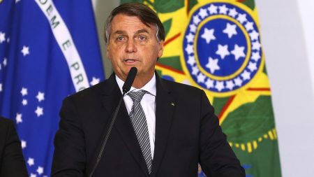 Bolsonaro confirma que vacinação não será obrigatória