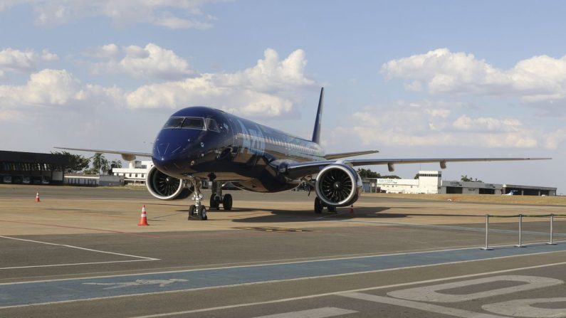 Apresentação do jato Embraer 195-E2, a maior e mais moderna aeronave comercial já produzida no Brasil (© Valter Campanato/Agência Brasil)