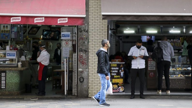 Movimentação no comércio de São Paulo após reabertura (Rovena Rosa/Agência Brasil)