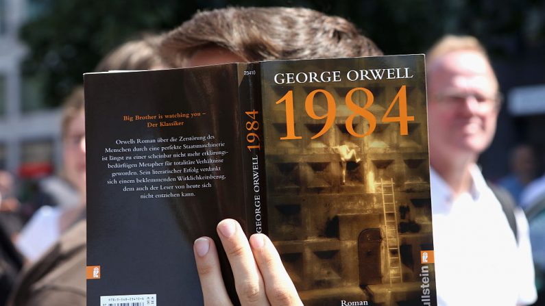  Livro de George Orwell, 1984 (Adam Berry/Getty Images)