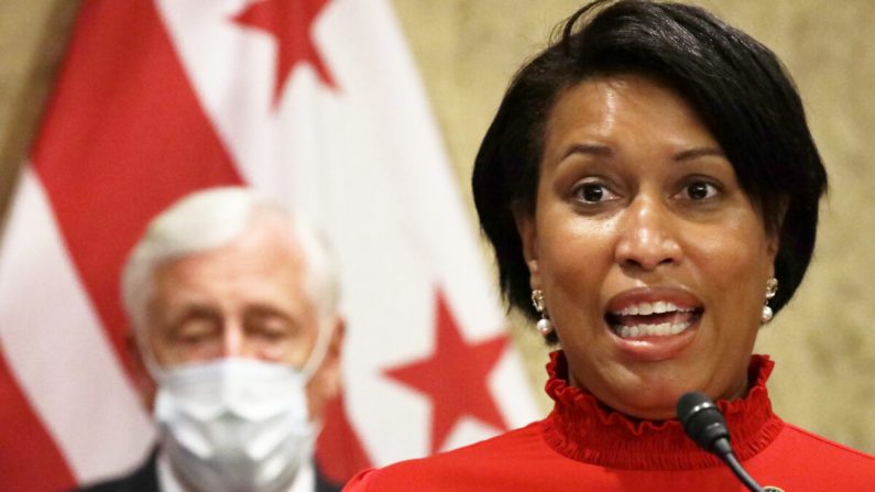 A prefeita de DC, Muriel Bowser, no Capitólio em Washington em 25 de junho de 2020 (Alex Wong / Getty Images)