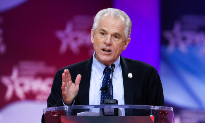 Peter Navarro, Diretor do Conselho Nacional de Comércio da Casa Branca, na convenção do CPAC em National Harbor, Md., Em 1º de março de 2019 (Samira Bouaou / The Epoch Times)