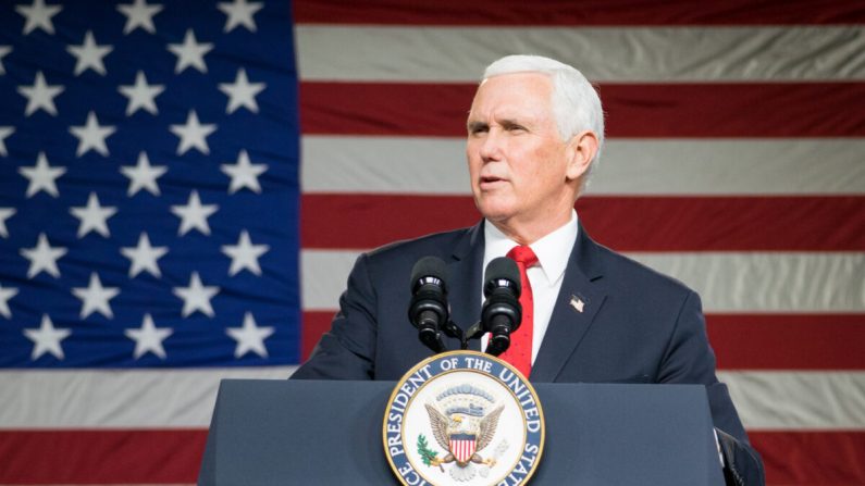 O vice-presidente dos Estados Unidos, Mike Pence, em campanha para candidatos republicanos ao Senado em Milner, Geórgia, em 4 de janeiro de 2021 (Megan Varner / Getty Images)